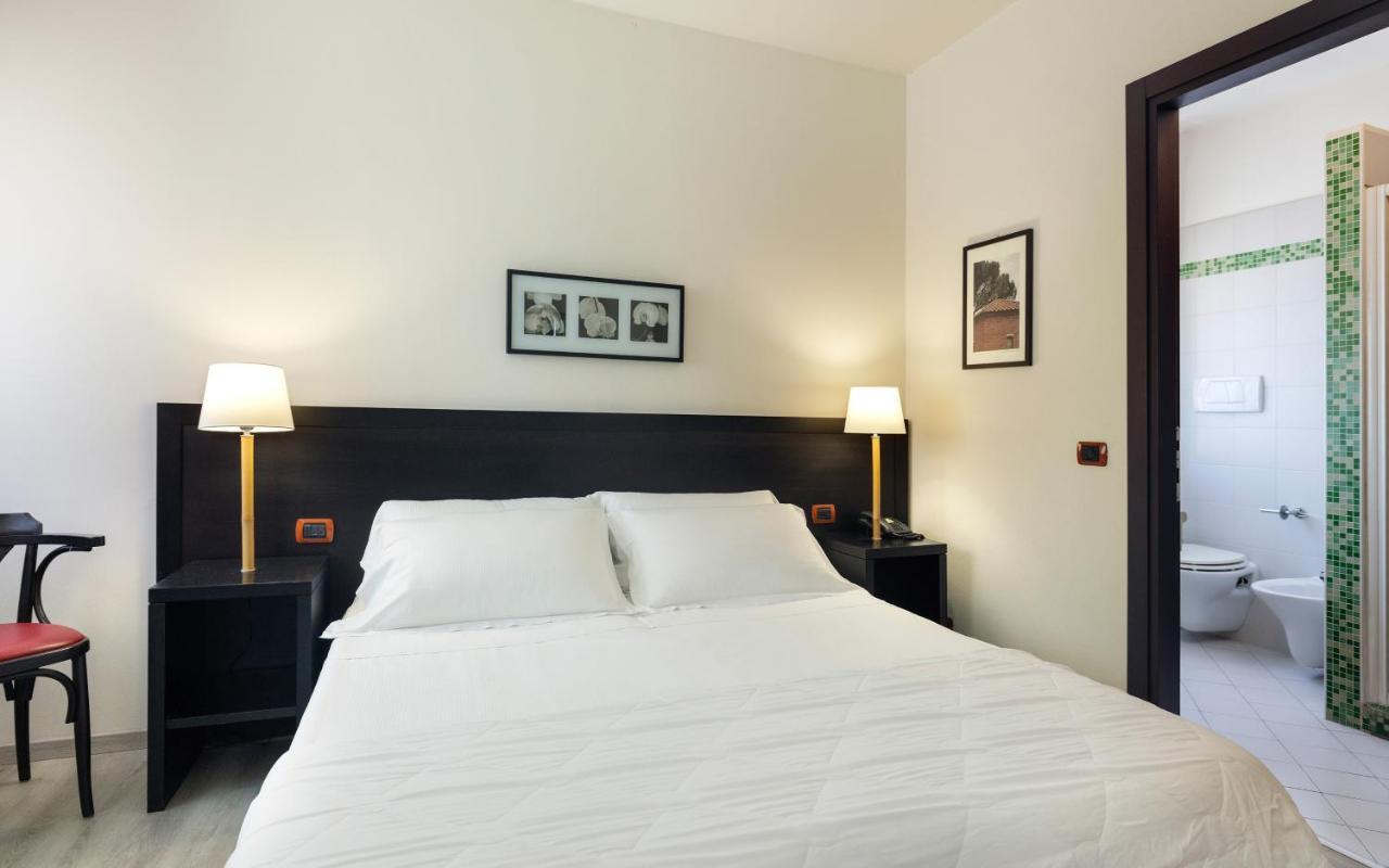 Family Room,1322932525:JPEG